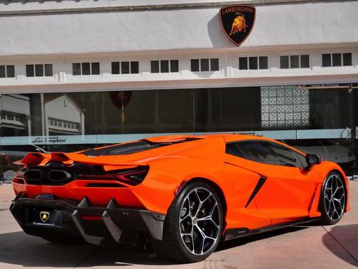 2024 Lamborghini Revuelto 