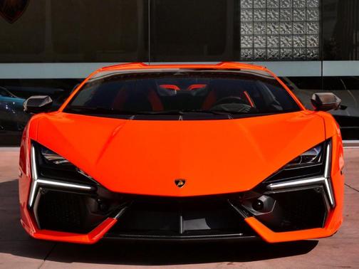 2024 Lamborghini Revuelto 