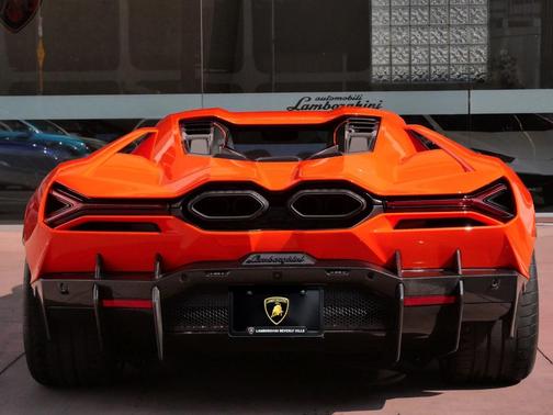2024 Lamborghini Revuelto 