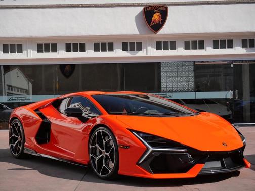 2024 Lamborghini Revuelto 