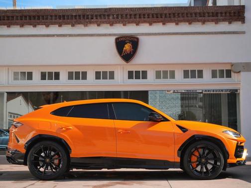 2022 Lamborghini Urus Graphite Capsule