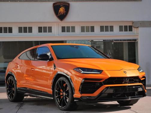 2022 Lamborghini Urus Graphite Capsule