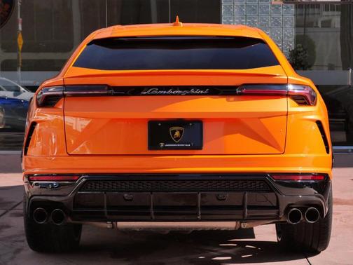 2022 Lamborghini Urus Graphite Capsule