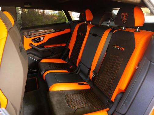 2022 Lamborghini Urus Graphite Capsule