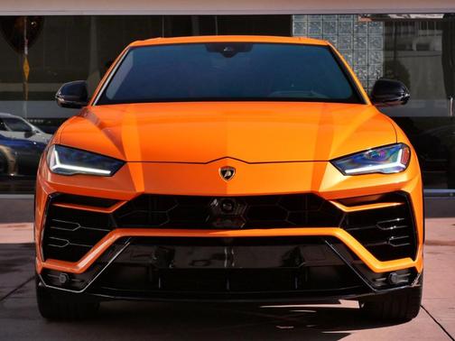 2022 Lamborghini Urus Graphite Capsule