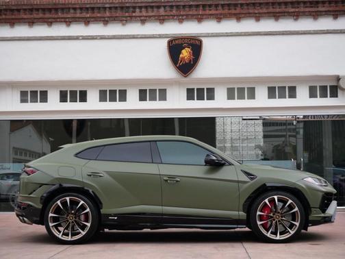 2024 Lamborghini Urus S