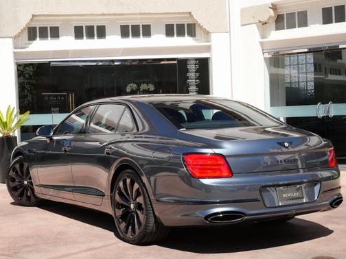 2026 Bentley Flying Spur 