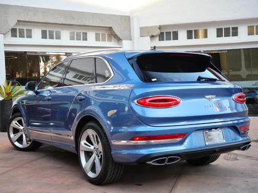 2025 Bentley Bentayga V8