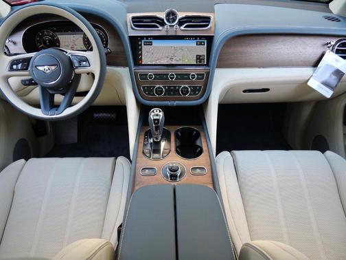 2025 Bentley Bentayga V8