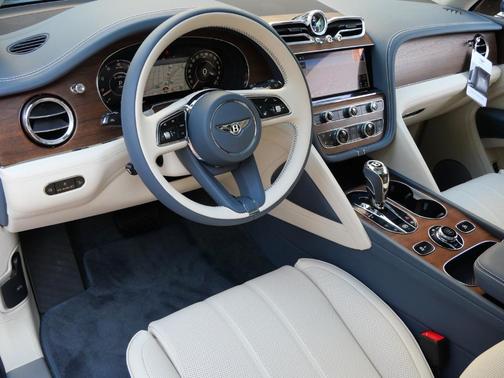 2025 Bentley Bentayga V8