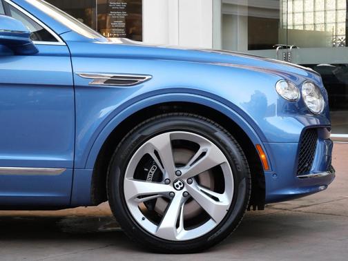 2025 Bentley Bentayga V8