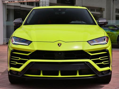 Verde Scandal Metallic 2022 Lamborghini Urus