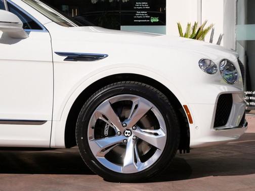 2025 Bentley Bentayga Hybrid V6