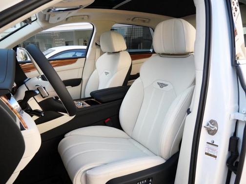 2025 Bentley Bentayga Hybrid V6