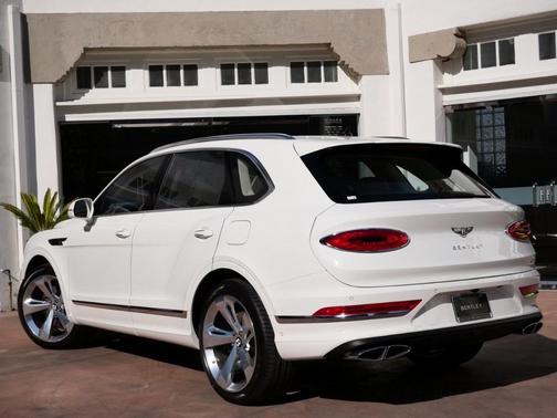 2025 Bentley Bentayga Hybrid V6