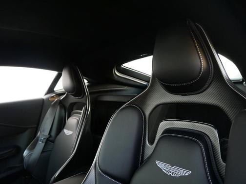 2025 Aston Martin Vantage Base