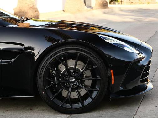 2025 Aston Martin Vantage Base