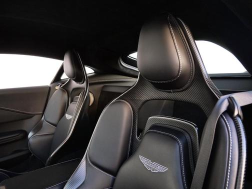 2025 Aston Martin Vantage Base