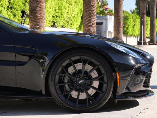 2025 Aston Martin Vantage Base