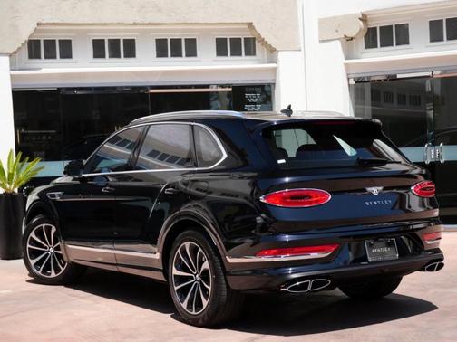 2025 Bentley Bentayga Hybrid V6