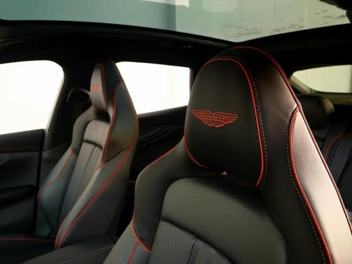 2025 Aston Martin DBX 707