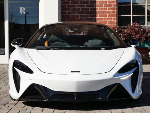 2023 McLaren Artura Performance