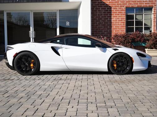 2023 McLaren Artura Performance