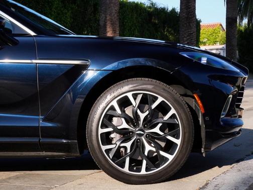 2021 Aston Martin DBX Base