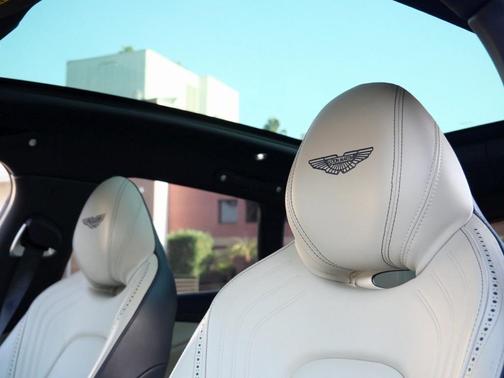 2021 Aston Martin DBX Base