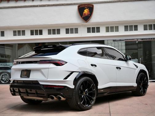 2024 Lamborghini Urus S