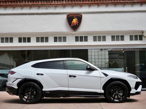 2024 Lamborghini Urus S
