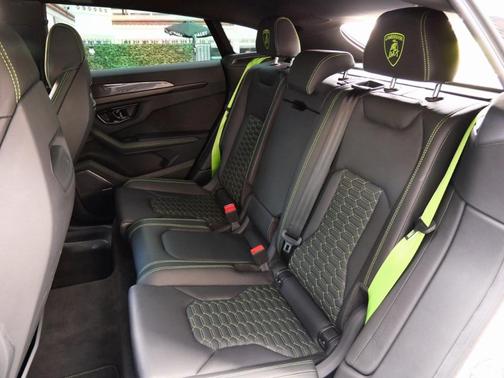 2024 Lamborghini Urus S