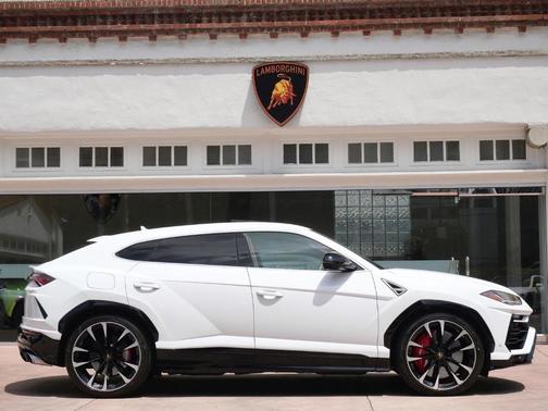 Bianco Monocerus Metallic 2022 Lamborghini Urus