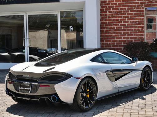 2017 McLaren 570GT Base