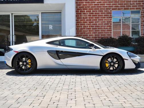 2017 McLaren 570GT Base