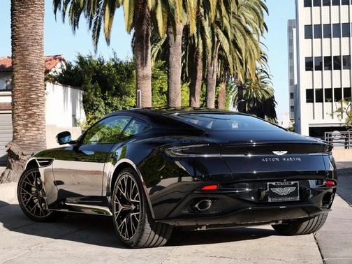2025 Aston Martin DB12