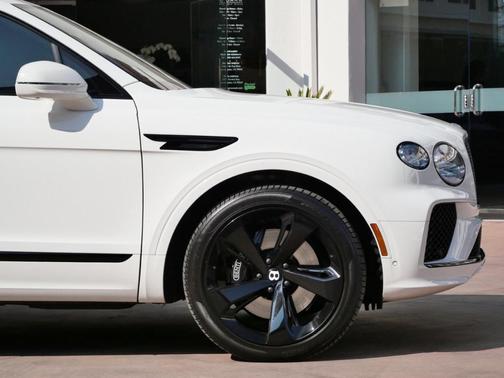 2023 Bentley Bentayga V8
