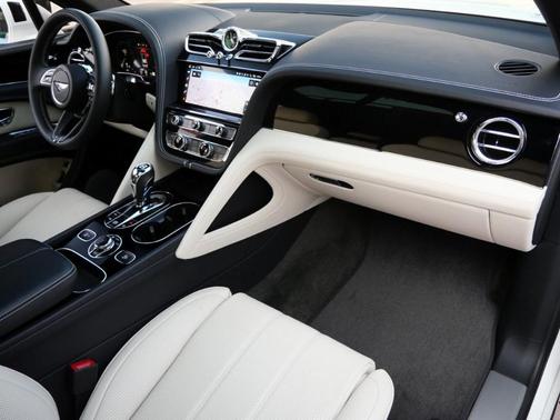 2023 Bentley Bentayga V8