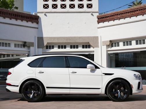 2023 Bentley Bentayga V8