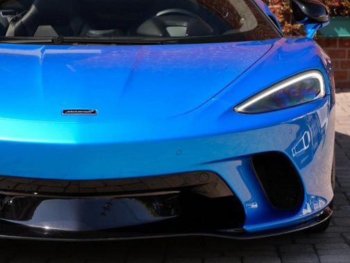 2022 McLaren GT Base