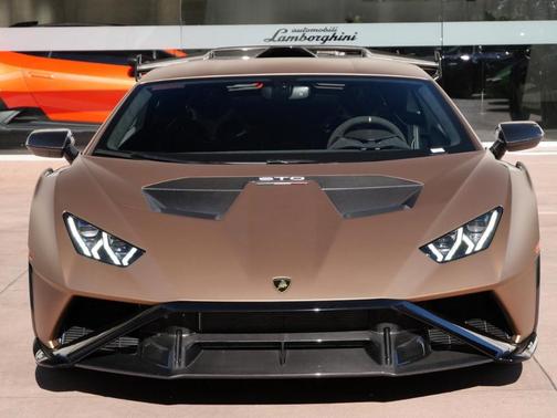 2024 Lamborghini Huracan STO