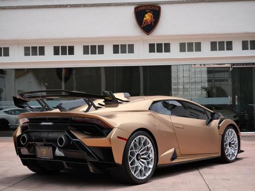 2024 Lamborghini Huracan STO