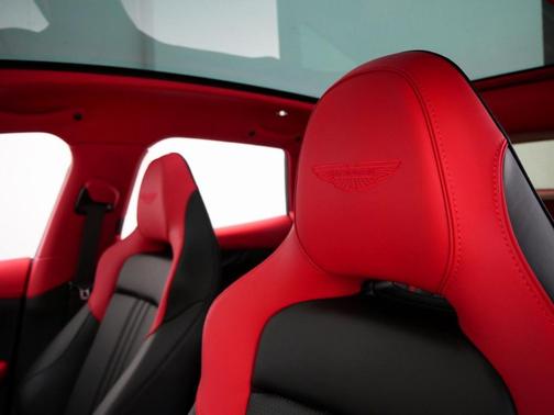 2025 Aston Martin DBX 707
