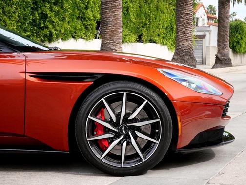 2021 Aston Martin DB11 Volante