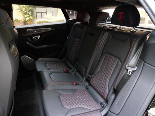 Nero Helene Metallic 2023 Lamborghini Urus S