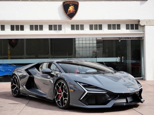 2024 Lamborghini Revuelto 