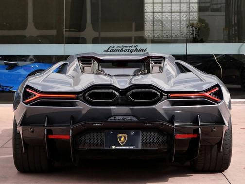 2024 Lamborghini Revuelto 