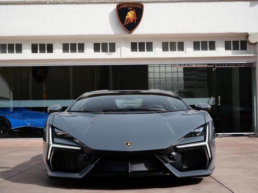 2024 Lamborghini Revuelto 