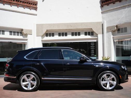 2025 Bentley Bentayga V8