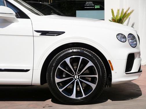 2025 Bentley Bentayga V8